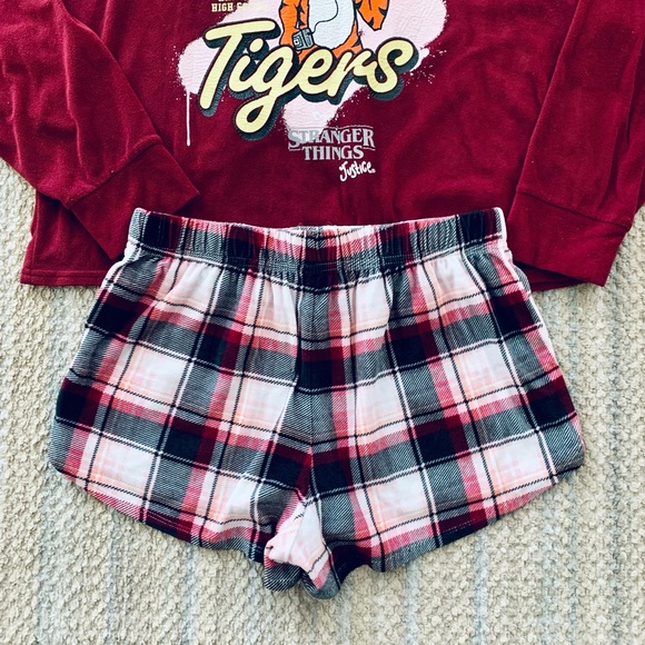 Justice stranger things pj set - Picture 3 of 7